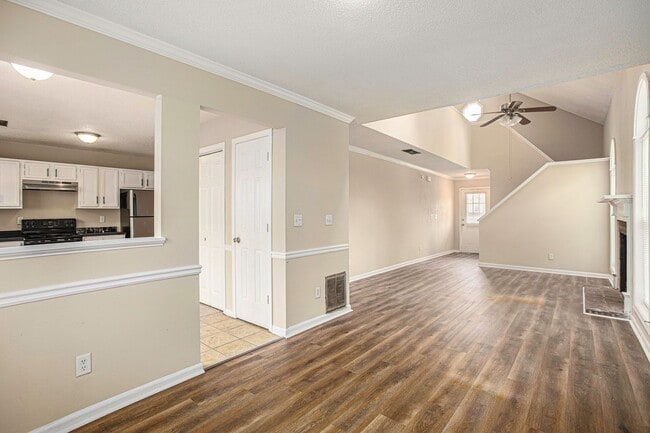 Building Photo - 3 bdrm  2.5 bath in Stone Mountain