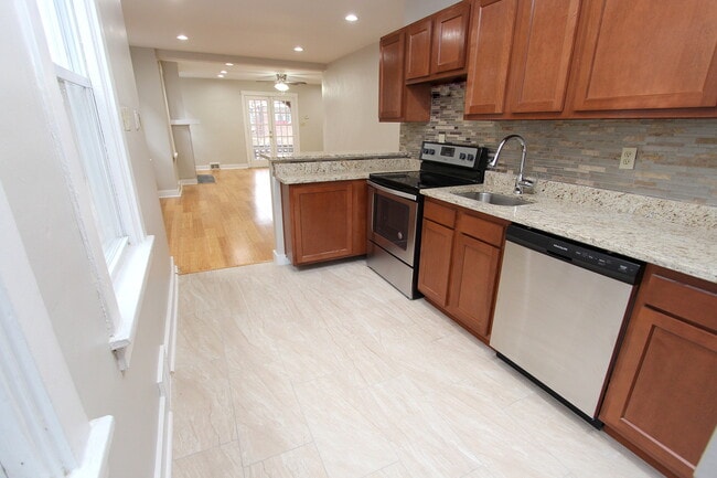 Building Photo - 2357 Tilbury Ave