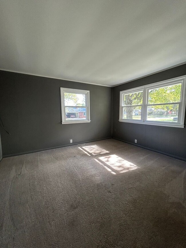 Building Photo - 3 Bedroom w/ A Bonus Room