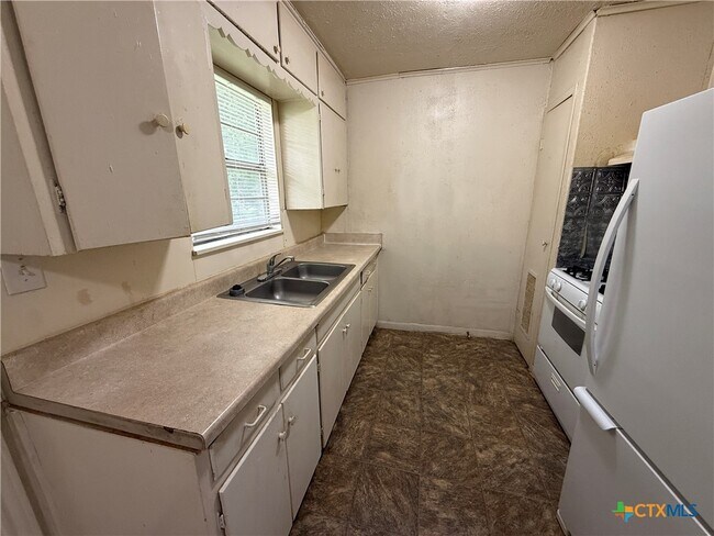 Foto del edificio - 503 E Dean Ave