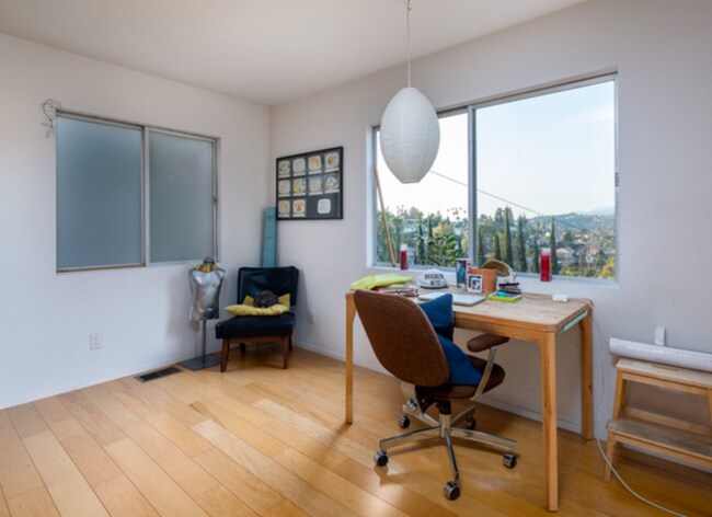Foto del edificio - 5127 Irvington Ter