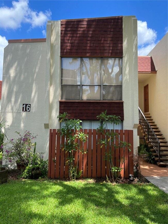 Building Photo - 301 N Pine Island Rd