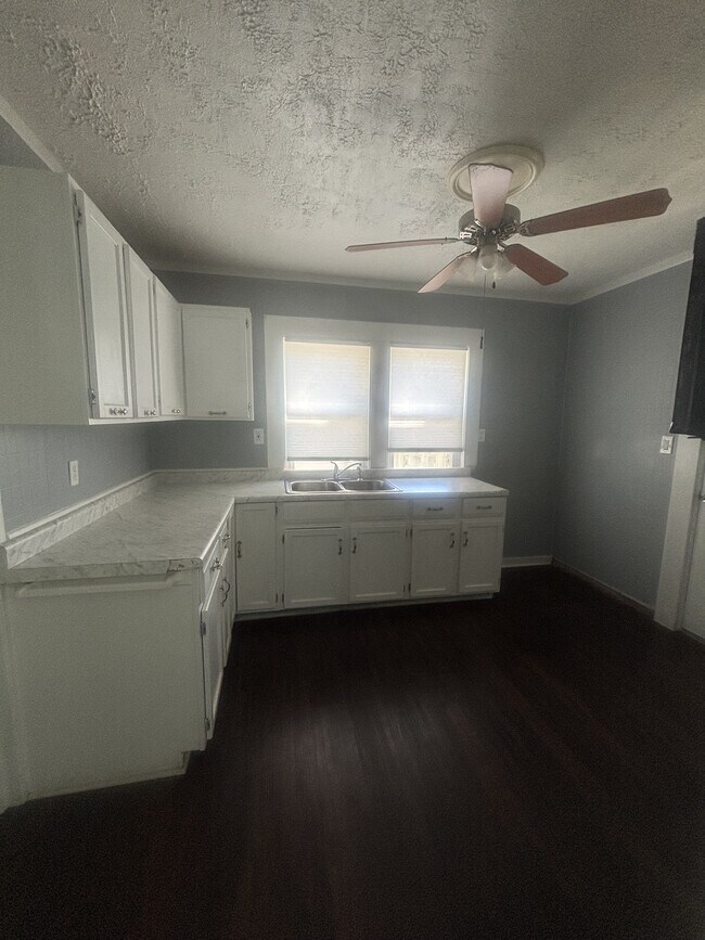Foto del edificio - 3372 W 90th St