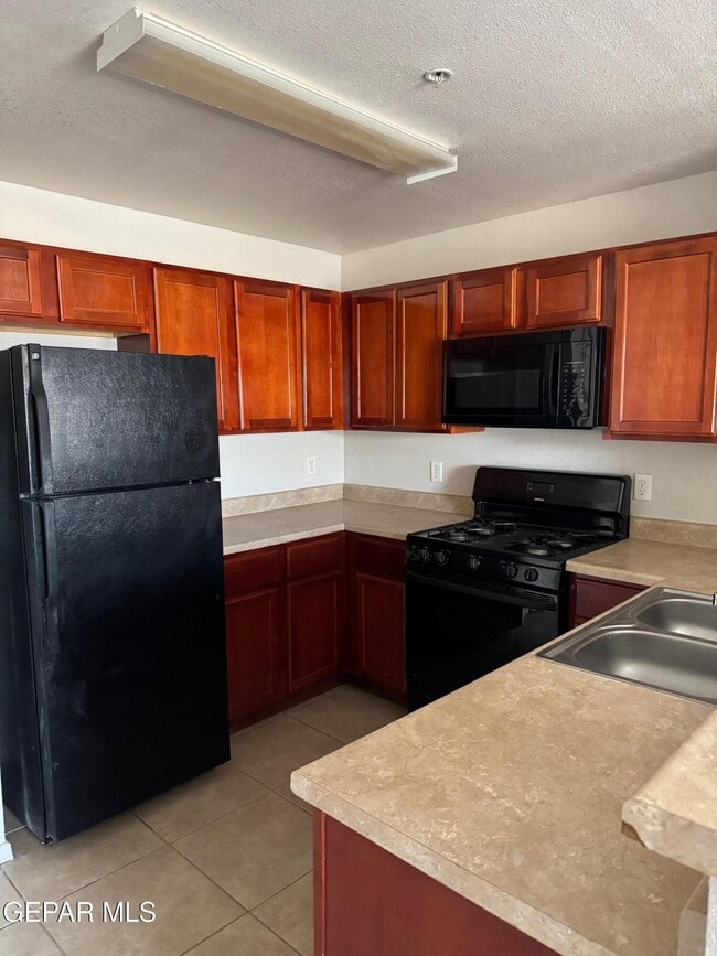 Building Photo - 6027 Brook Hollow Dr