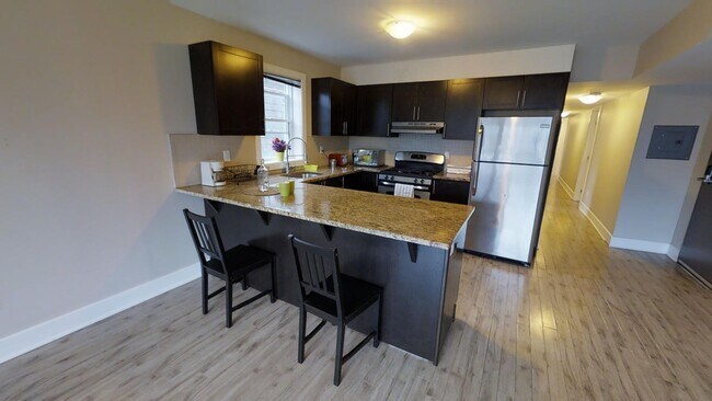 Building Photo - 4-Bedroom Basement Apartment Near Carleton University - All inclusive and Fully Furnished