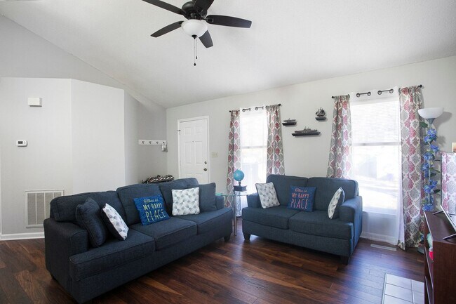 Building Photo - Beautiful 3 Bedroom Home in Chapel Hill!