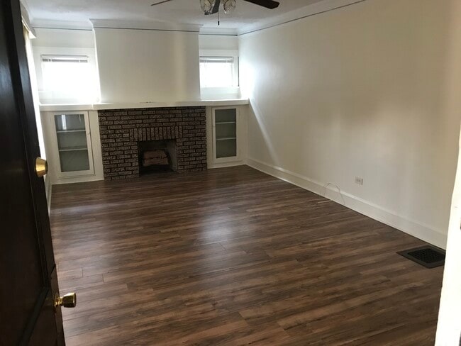 Building Photo - 1463 Riverside Dr