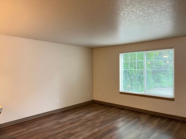 Foto del edificio - 3Bd/1.5Ba Two Story House - Available Soon!