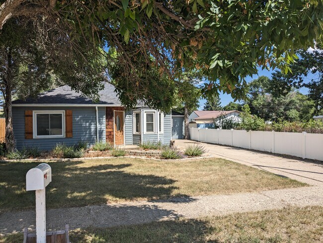 Building Photo - 942 N Marias Ave