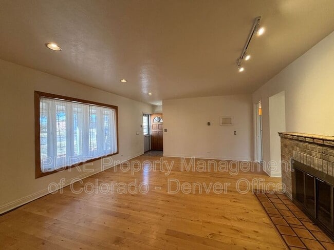 Building Photo - 750 S Canosa Ct
