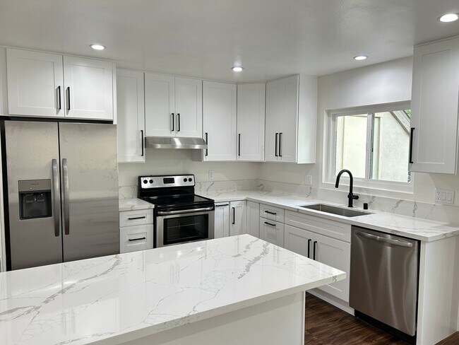 Foto del edificio - 5749 E Creekside Ave