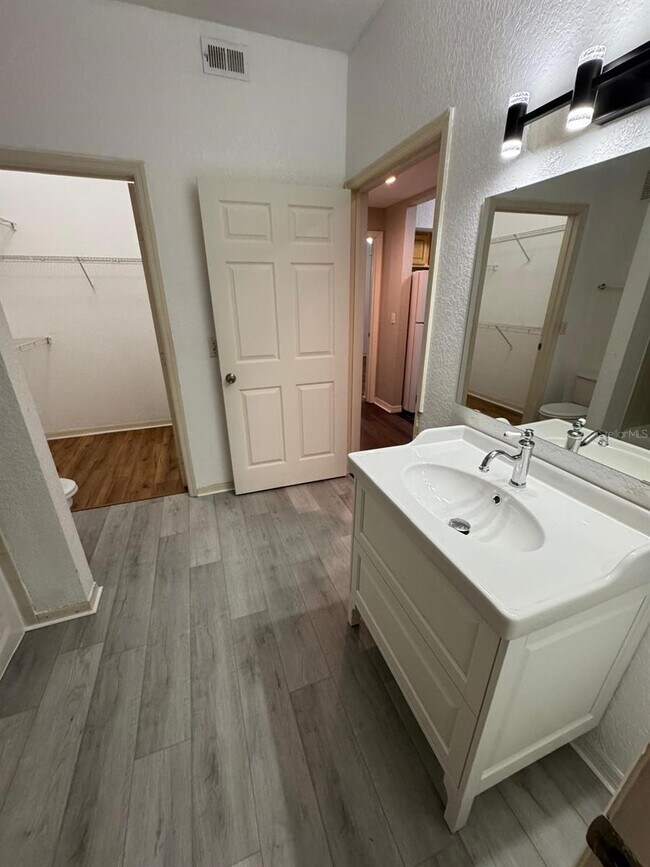 Foto del edificio - 5957 Westgate Dr