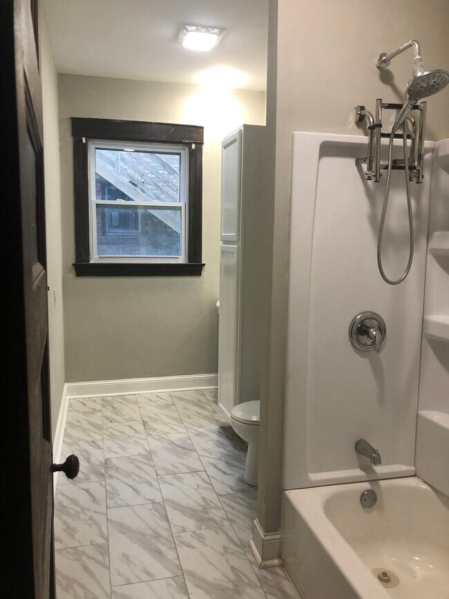 Foto del edificio - 1119 Benton St