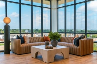 Building Photo - Lantower Midtown