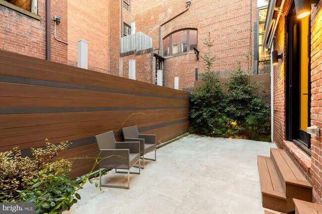 Foto del edificio - 2137 R St NW