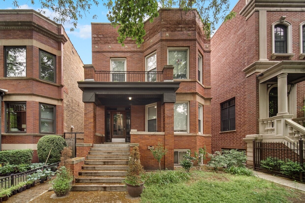 Photo - 1240 W Cornelia Ave