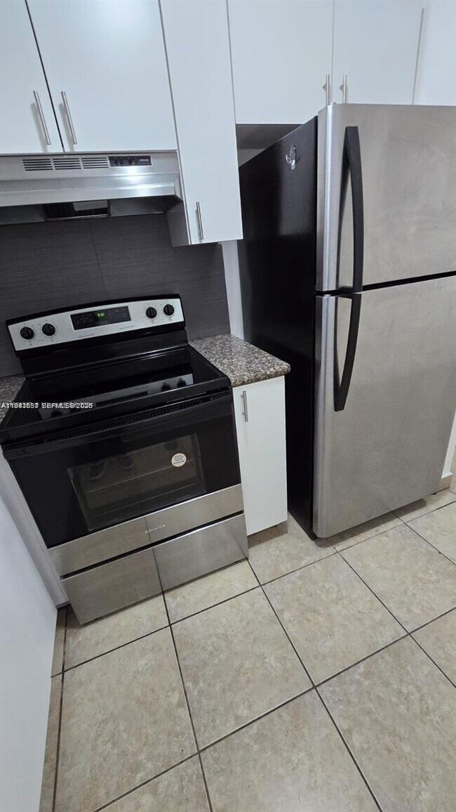 Foto del edificio - 690 NE 123rd St