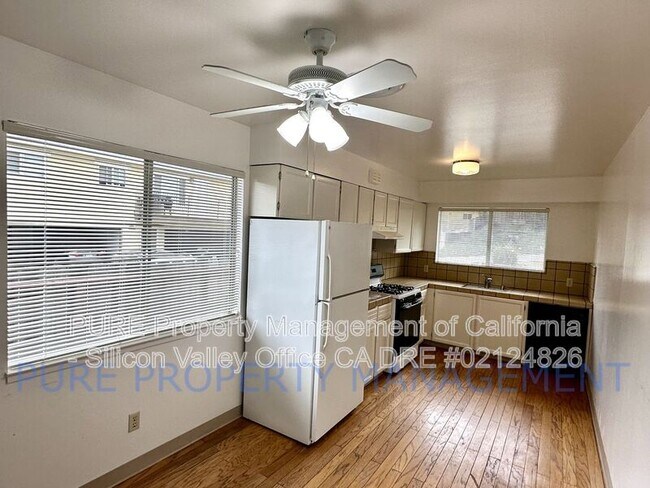 Building Photo - 102 Oak Lane