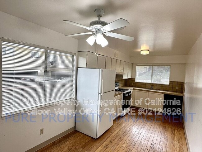 Building Photo - 102 Oak Ln