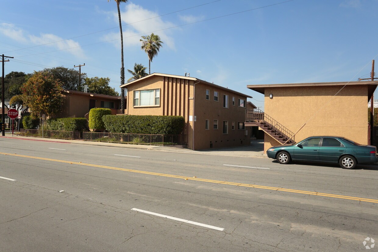 Primary Photo - Town & Country Apartments