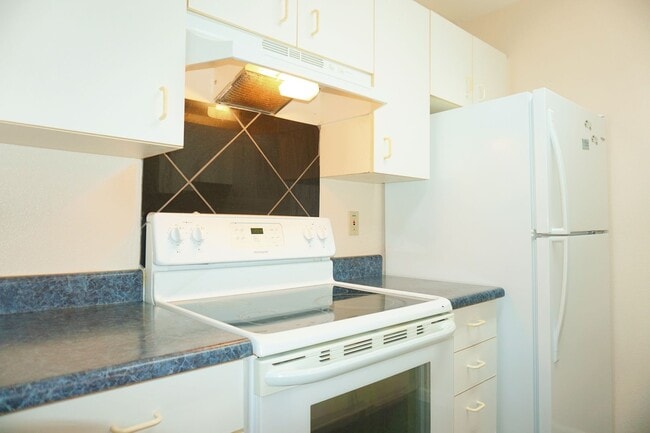 Building Photo - Garden at Launani Valley on Ground Floor w...