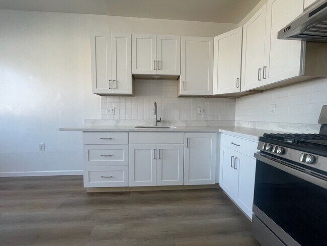 Photo - 1062 Washington St Apartment