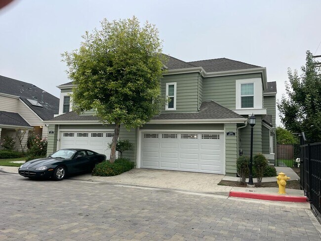 Front view - 7300 Bonnie Pl