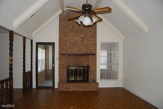 Foto del edificio - 3 br, 2 bath House - 15388 Woody Dr