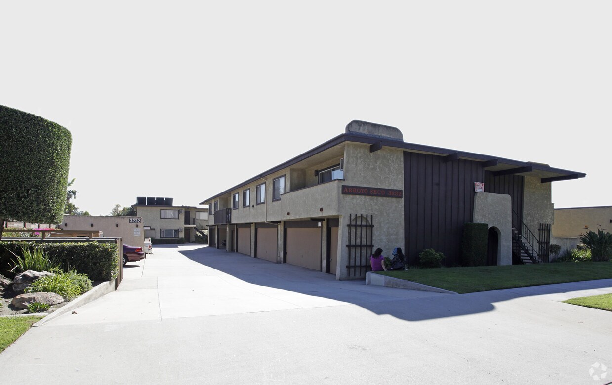 Primary Photo - 3232 W Orange Ave