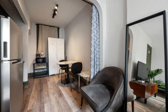 Building Photo - 330 E 61st St