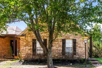 Building Photo - 6885 Lagrange Grove Dr