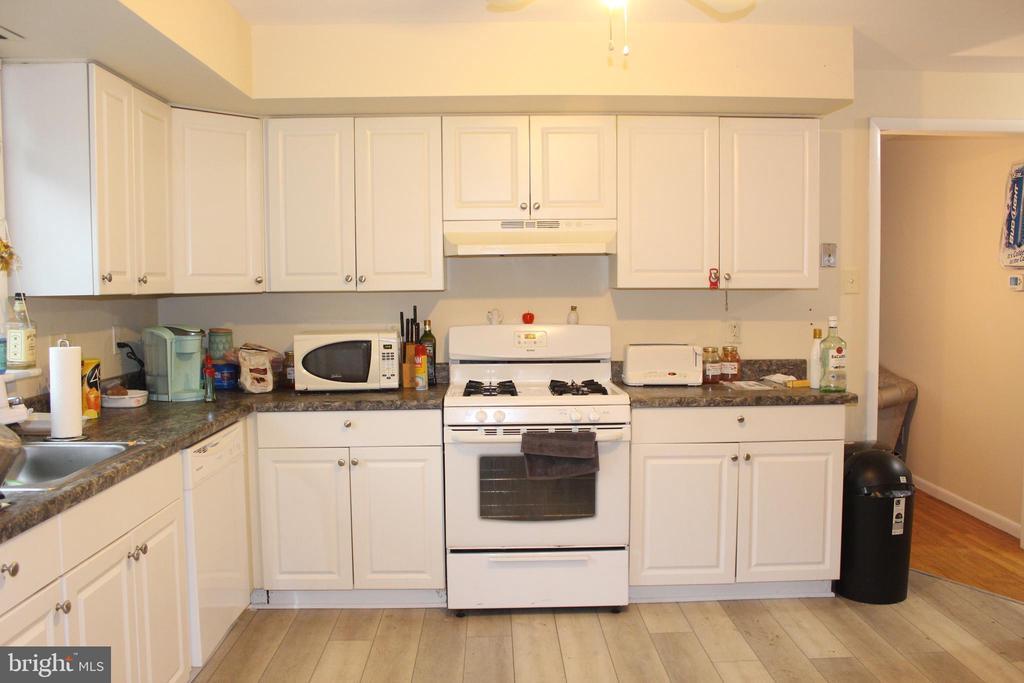 Primary Photo - 107 Laurel Ave