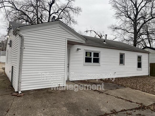 Building Photo - 9733 Dennis Dr