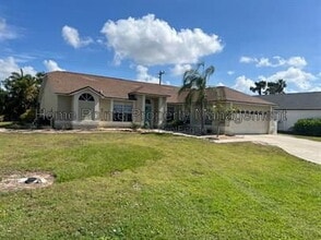 Building Photo - 9794 Country Oaks Dr