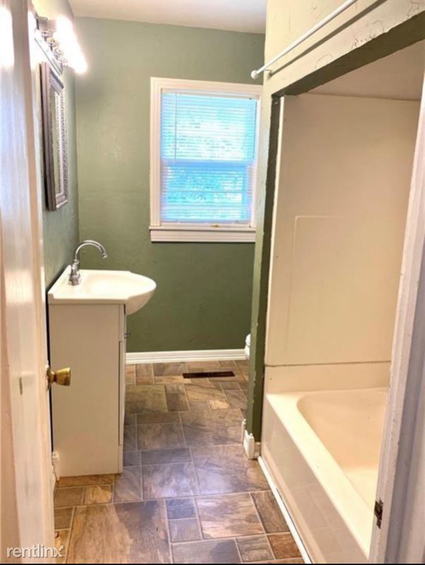 Building Photo - 3 br, 1 bath House - 1718 S 14th St