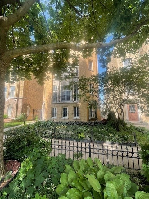 Foto del edificio - 5514 N Campbell Ave