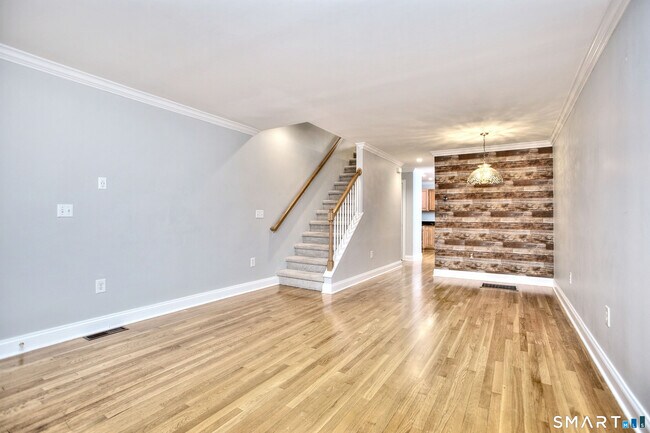 Foto del edificio - 39 Maple Tree Ave