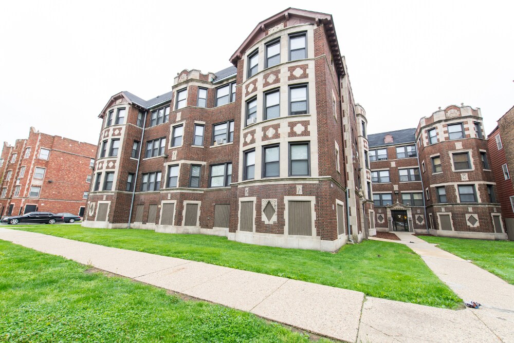 Foto principal - 8148-56 S Ingleside