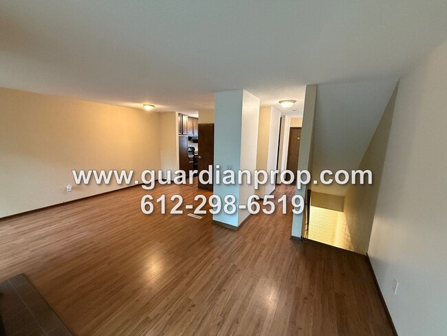 Foto del edificio - Townhouse Overlooking Pond Available Now, ...