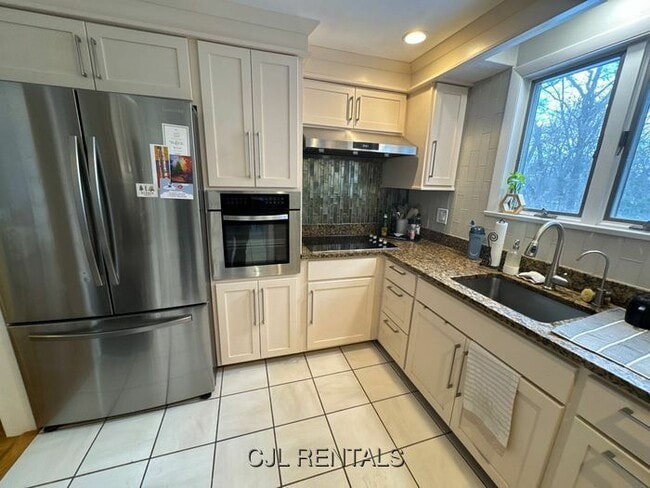 Photo - 41 Beaverbrook Rd Apartment