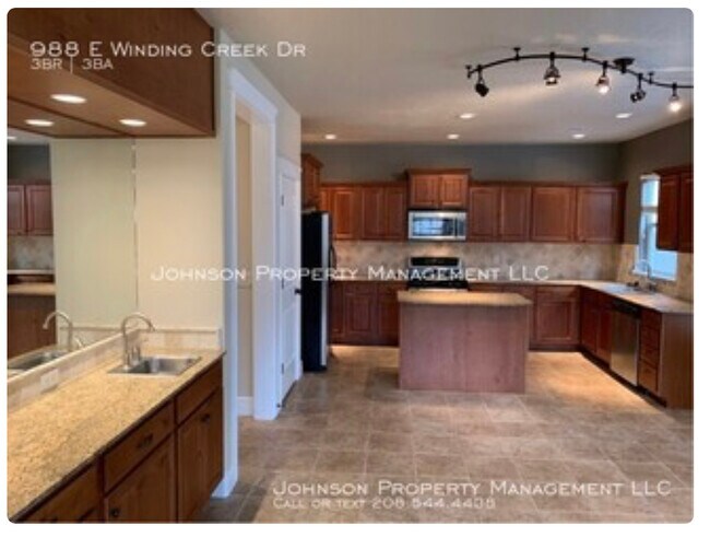 Foto del edificio - 988 E Winding Creek Dr