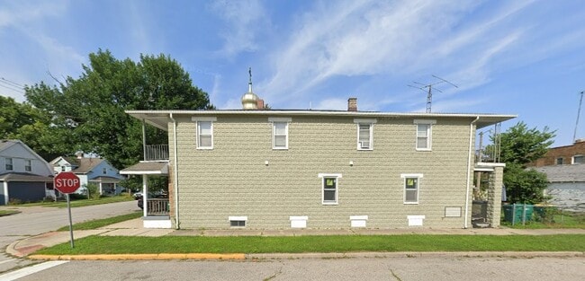 Building Photo - 724 E Lawrence St