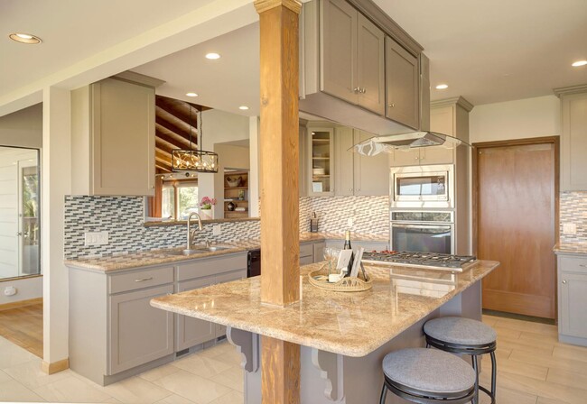 Foto del edificio - 4113 Crest Rd