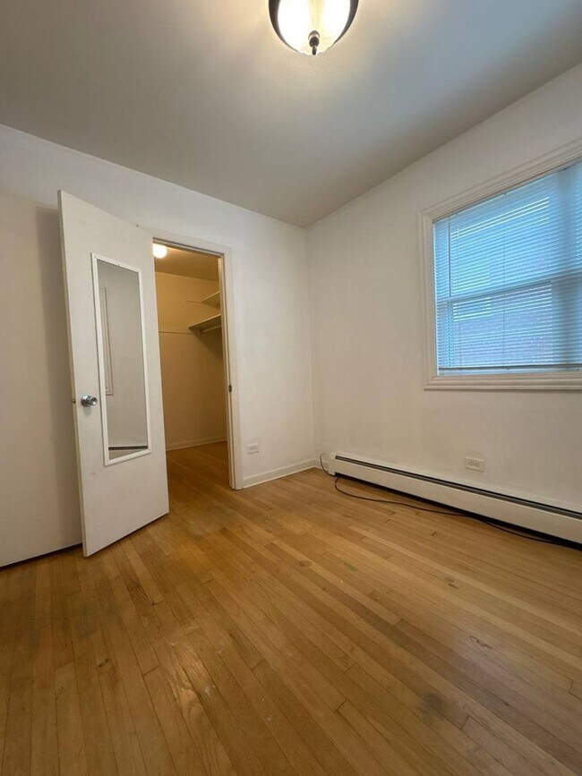 Foto del edificio - 8827 W Grand Ave