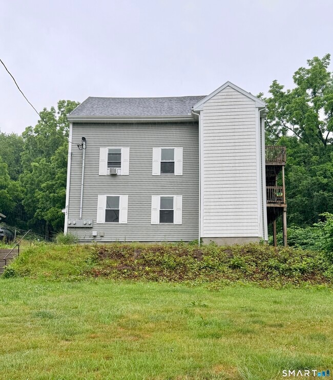 Building Photo - 415 School St