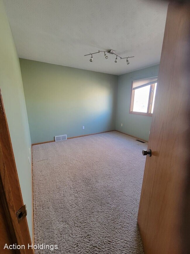 Building Photo - 4 br, 3 bath House - 2110 Topeka Circle