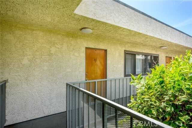 Building Photo - 16226 Vanowen St
