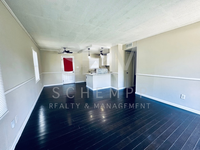 Building Photo - Modern 3BR/1BA house off Goldsmith Lane now available!