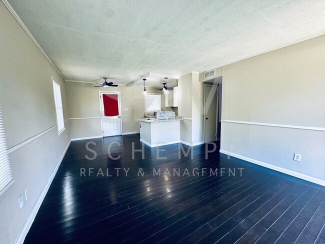 Foto del edificio - Modern 3BR/1BA house off Goldsmith Lane now available!