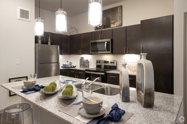 2BR, 2BA - 1022SF - The Grand at Manor Apartments